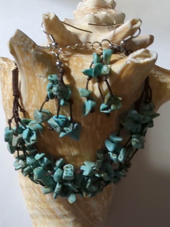 Premier Designs Jewelry - Vtg. 1989 Premier Designs Turquoise Chips Multi Strand Bracelet & Earrings Signe